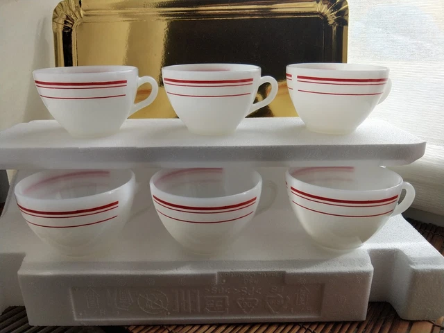 6 tasses  en verre Arcopal France en opaline blanche