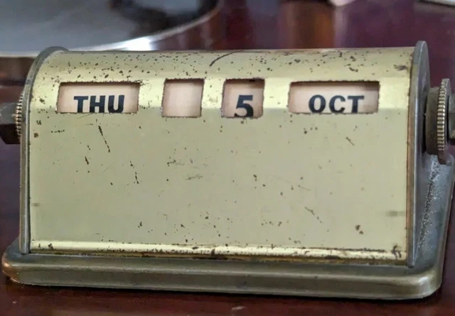 Vintage Brass Perpetual Desktop Clock Day Date Calendar