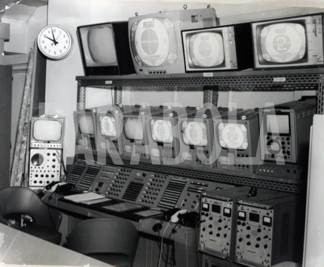 Photo de presse vintage Télévision Neuf Etudes Rai 1961 tirage 24x30 CM