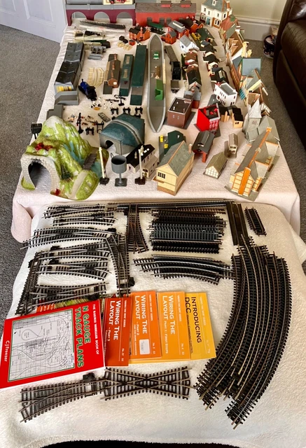 Job lot of Model Railway kit, buildings, some 00 track and other bits and bobs.
