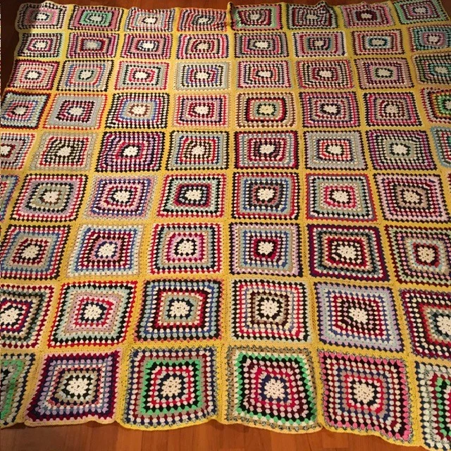 Plaid Fait Main Au Crochet - Laine 100% Vintage - Vert à Carreaux - Taille Lit Double (matrimoniale)