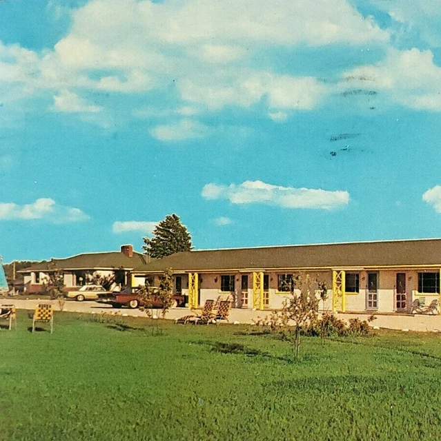 Newberry Green Acres Motel Postcard 1960s Michigan Upper Peninsula Cars MI A2554
