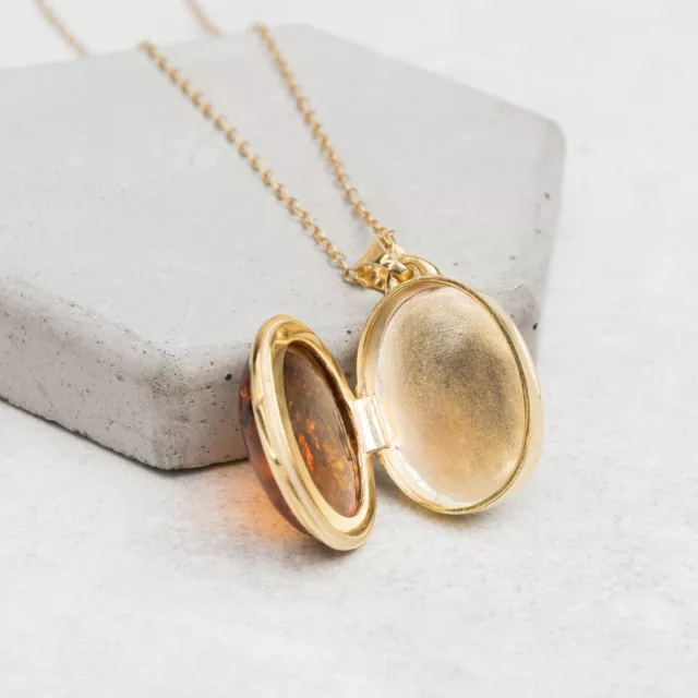 Vintage-Inspired Amber Locket Pendant with Gold Plating - A Timeless Necklace