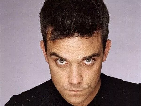 Robbie Williams Unsigned 8" x 6" Photo - English singer and songwriter *3