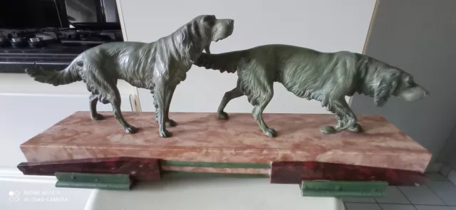 paire de chiens de chasse en régule sur socle marbre art déco