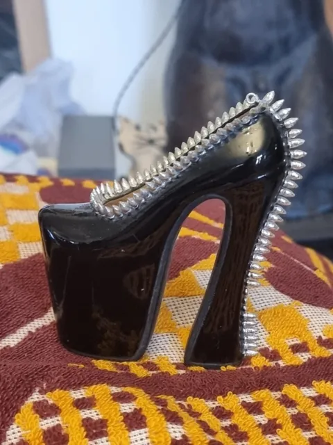 Vivienne Westwood Ornamento scarpe a punta nera super rialzata da V&A Exhibition