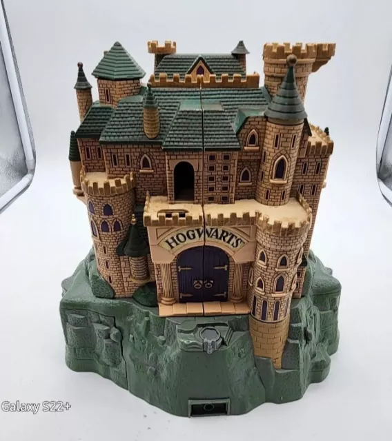 2001 Mattel Harry Potter Polly Pocket Hogwarts Castle W/ Figurines