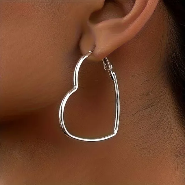 Boucle d'oreille simple faite à la main, couleur argent Livraison rapide