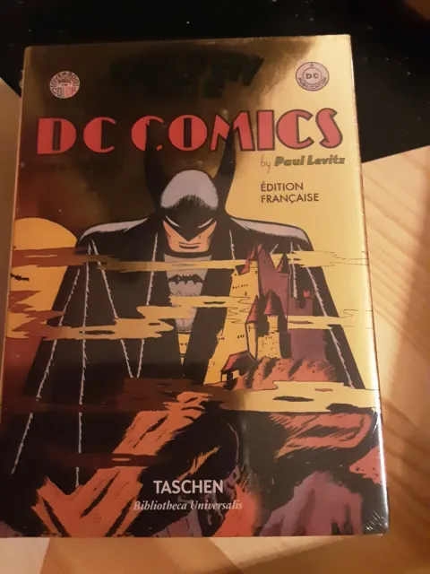 The Golden Age of DC Comics (French Edition) 1935-1956  Hardcover 8" X 6" X 1.5"