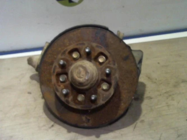 moyeu-avant-droit-toyota-hilux-simple-cabine-1998-0442135020-eur-76-00
