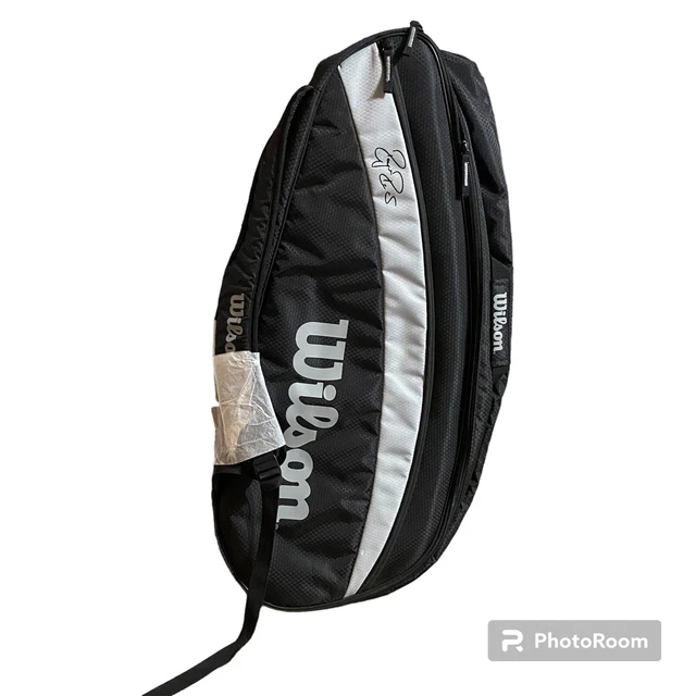 New WILSON Roger Federer Team 6 Pack Tennis Bag - Black (WR8005701001) New WILSON Roger Federer Team 6 Pack Tennis Bag - Black (WR8005701001)