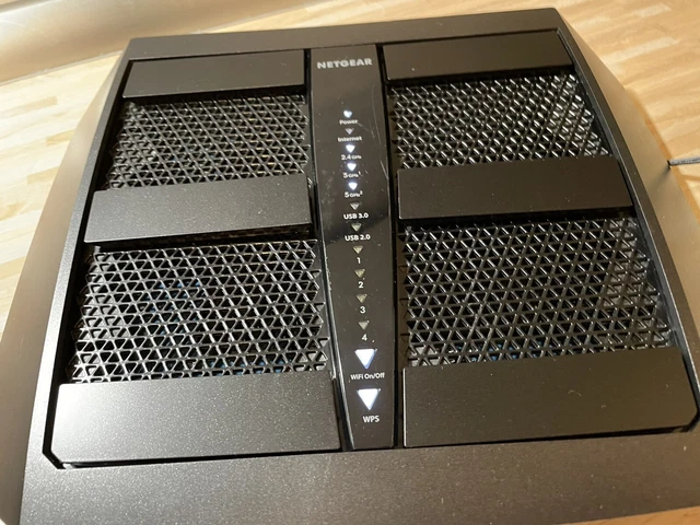 Netgear Nighthawk X6 Tri-Band WiFi Router - Schwarz/Silber (R8000-100PES) 10