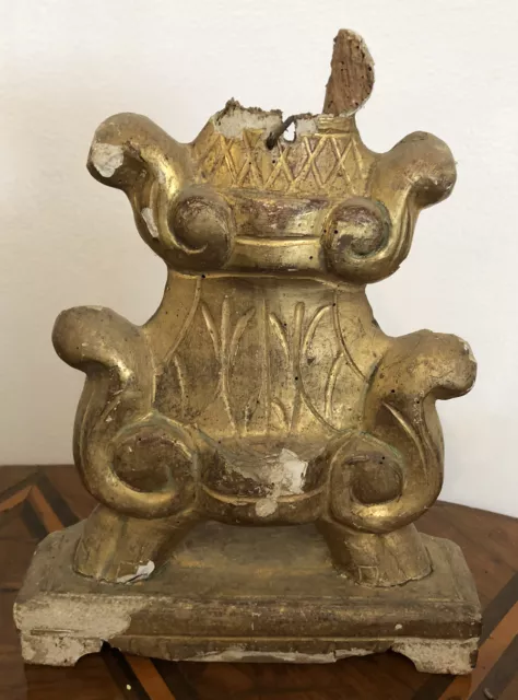 base di ostensorio dorata e laccata. epoca 700. H27cm. Base 22,5X14cm. Difetti
