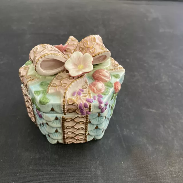 Fitz and Floyd Vintage Essentials Porcelain Lidded Trinket Box Bow Topped Floral