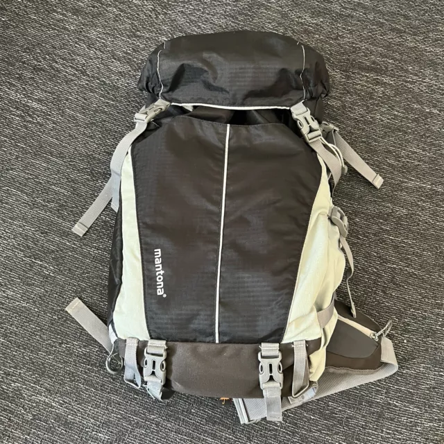 Mantona Elements Outdoor Rucksack und Kameratasche Schwarz mit Regenschutzhülle