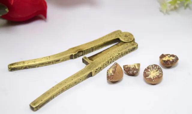 Indian Antique Brass Betel Nut Cutter Decor Classic Shape Old Sarota i12-170 2
