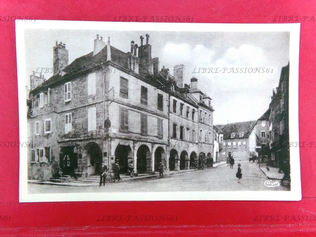 Cpa N°641, Balume-Les-Dames, Doubs, Les Arcades, Place De La Loi