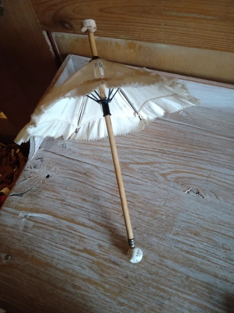 POUPÉE ANCIENNE : Très Jolie Petite Ombrelle De Poupée Ancienne EUR 35
