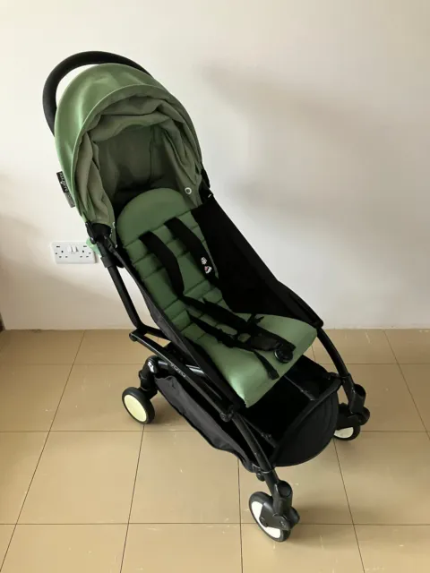 BABYZEN YOYO+ Pushchair in Black/Peppermint with bag. Very good used condition.