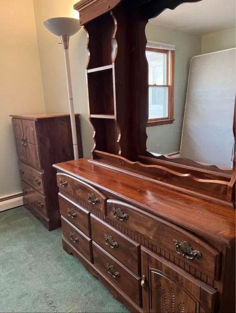 Used 5 Piece Bedroom Set Queen Size