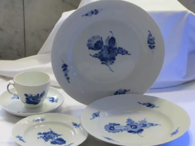 Early Royal Copenhagen 10/8097 5P Dinner Set Porcelain Blue Flower braided EUC
