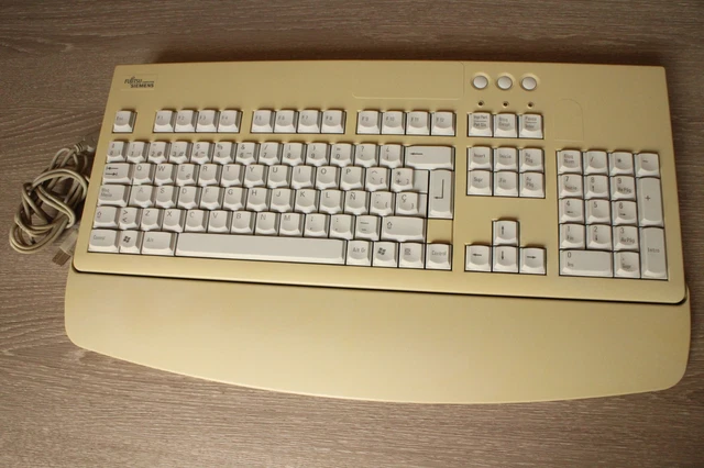 Clavier FUJITSU AH532 Qwerty Noir avec pavé - CAPMICRO