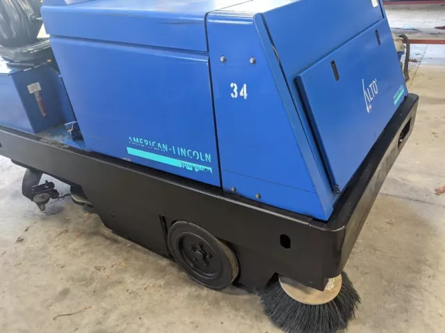 Sweeper Scrubber American Lincoln Model 7760 1800 Hours    Enjoyed A Dozen Oil