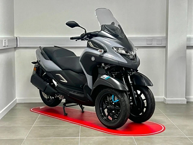 2022 Yamaha TRICITY 300 ONLY 215 MILES
