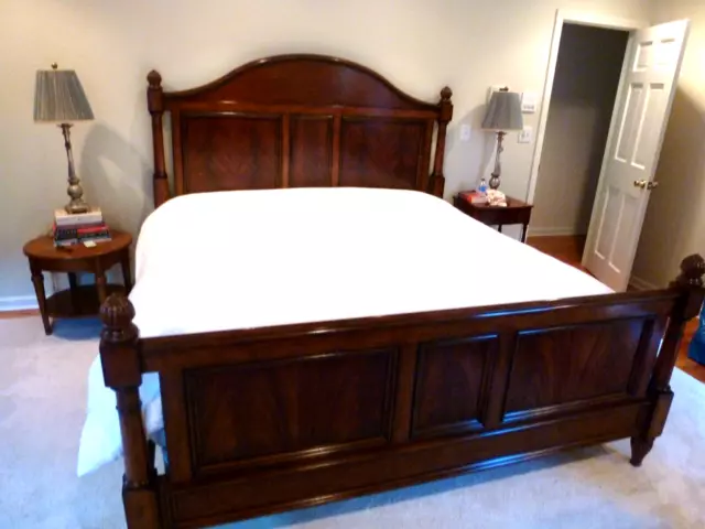 Hooker Furniture King Size Mahogany Low Four Poster Bed Hooker Furniture King Size Mahogany Low Four Poster Bed
