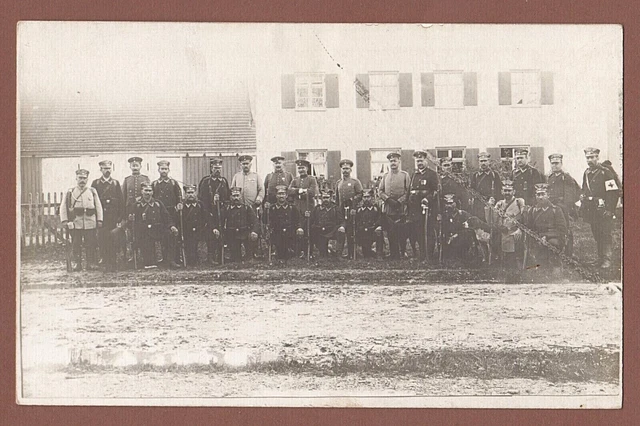 Foto I. Weltkrieg Deutsche Soldaten feldgrau,mit Mütze,Gewehr,Ausrüstung