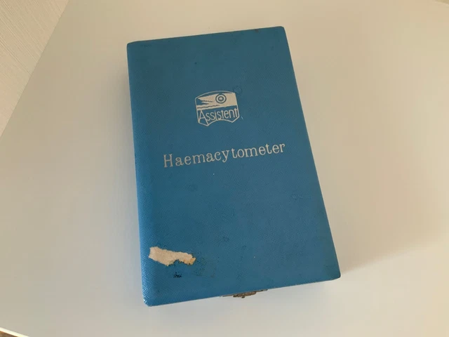 altes med. Instrument "HAEMACYTOMETER" & Pipetten aus Sammlung Arzt / Apotheker
