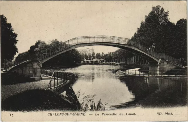 CPA CHALONS-sur-MARNE - Le Passerelle du Canal (126152)