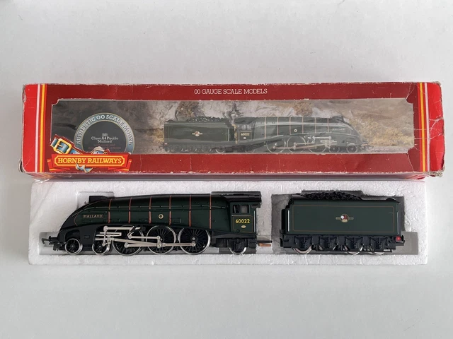 Hornby OO Gauge R350 Class A4 4-6-2 60022 Mallard in BR Green