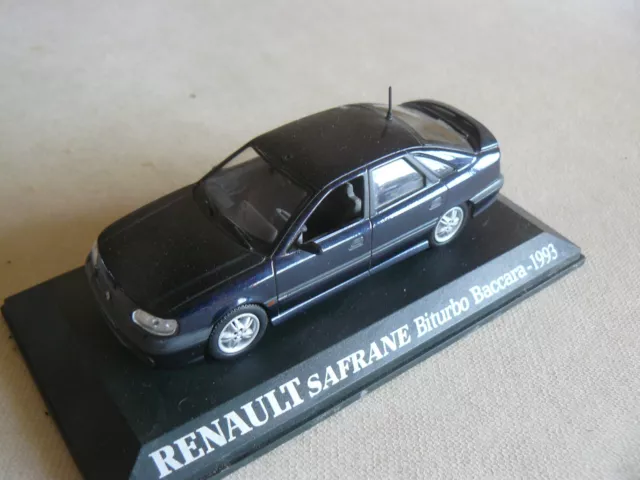 Renault Safrane biturbo " Baccara 93 "         1/43 Atlas sur socle