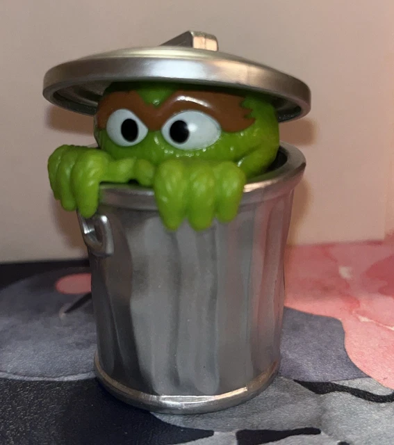 Sesame Street Oscar The Grouch Figure - 2.5 Inch PVC Toy Character