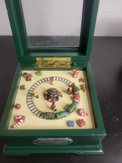 Mr. Christmas ANIMATED MUSIC BOX オルゴール Gold Label Animated Concertina Music Box by MR. CHRISTMAS