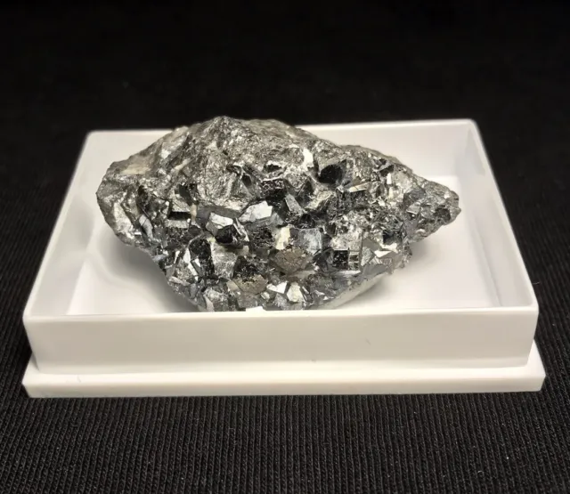 Mineral: Skutterudit (inkl. Dose); Bou Azzer, Marokko; ca. 4,4x3x1,5 cm