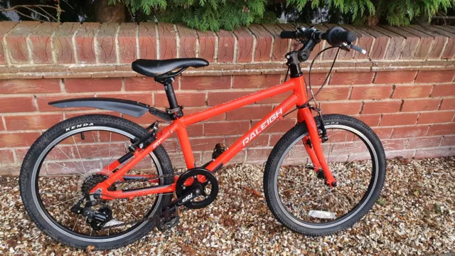 RALEIGH PERFORMANCE 26 wheels 16 Frame Titanium Kid s Bike suits ages 9 14 50.00 PicClick UK