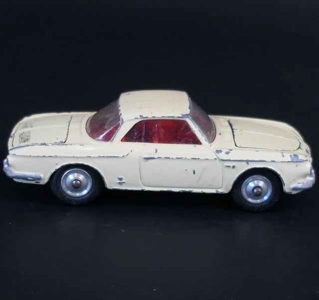 CORGI TOYS 239 VW 1500 KARMANN GHIA type 34 Blanc cassé