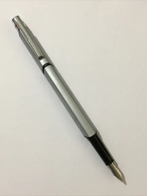 VINTAGE rOtring NEWTON SILVER CHROME TRIM MEDIUM FOUNTAIN PEN-GERMANY.