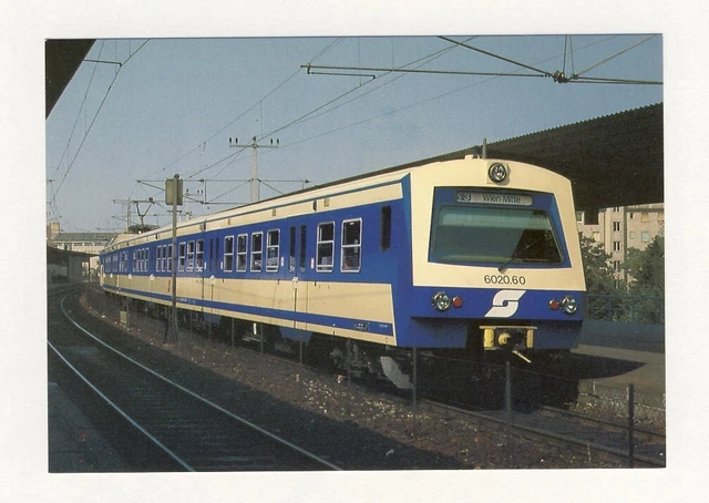 VOR ÖBB Triebwagen Reihe 4020 (6020.60) im Bahnhof Wien