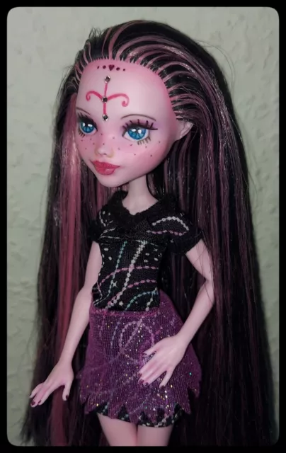 Draculaura Monster High - repainted Doll Puppe - Unikat OOAK 3