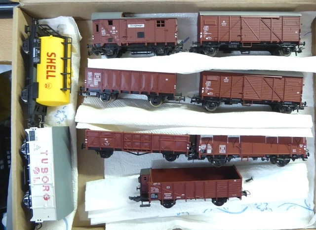 Locomotive électrique, Société Fleischmann, Modèle N° 738902 Et Ensemble Denv 14 Wagons De Marchandises Ainsi
