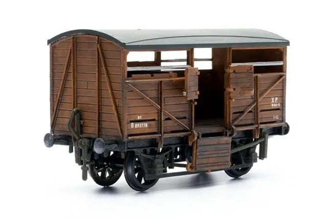 Dapol C039  Cattle Wagon Kit 00 Oo Gauge Scale  Model Railway Kit