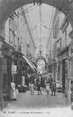 CPA/DEP 79  /NIORT SQUARE DU DONJON 