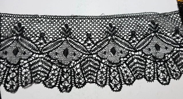 Dentelle Noire Fleurie – 1,50 Mètre De Long Sur 7 Cm De Haut