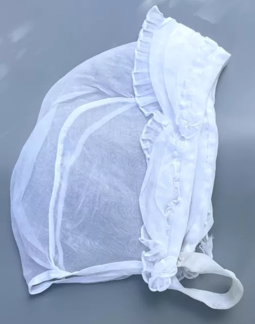 Bonnet de bébé beguin XIX ème blanc en tulle idéal baptême