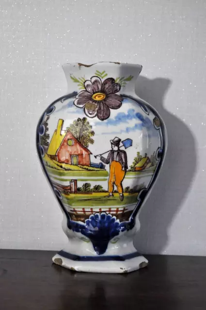 vase en faïence de Delft - Marqué à la griffe - XIXème siècle