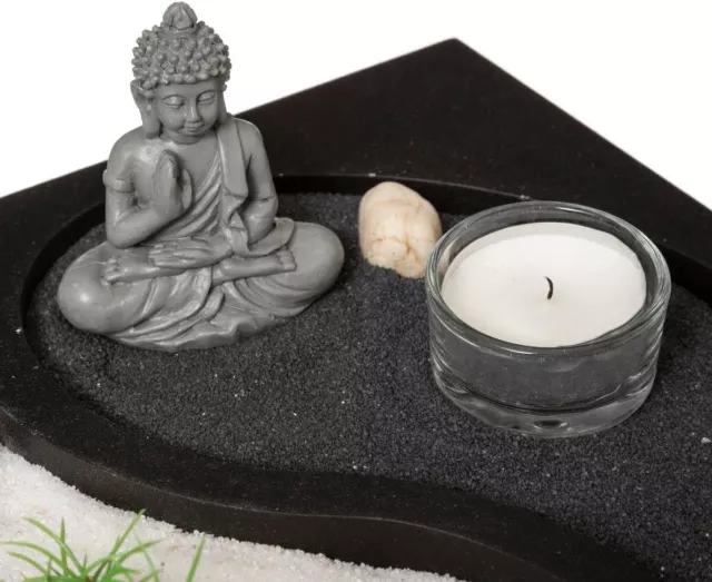 Meditationsset mit einer Buddha-Figur und einer Kerze Dektrotive Buddha-Figur 2