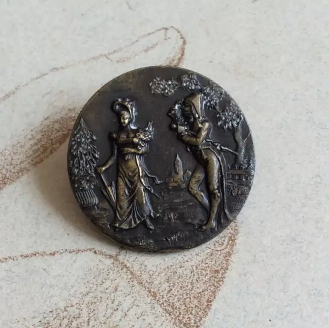 Bouton Ancien Incroyable et Merveilleuse en Métal 27 mm